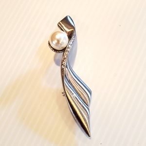 Silver Color Brooch with Faux Pearl and Rhinestones